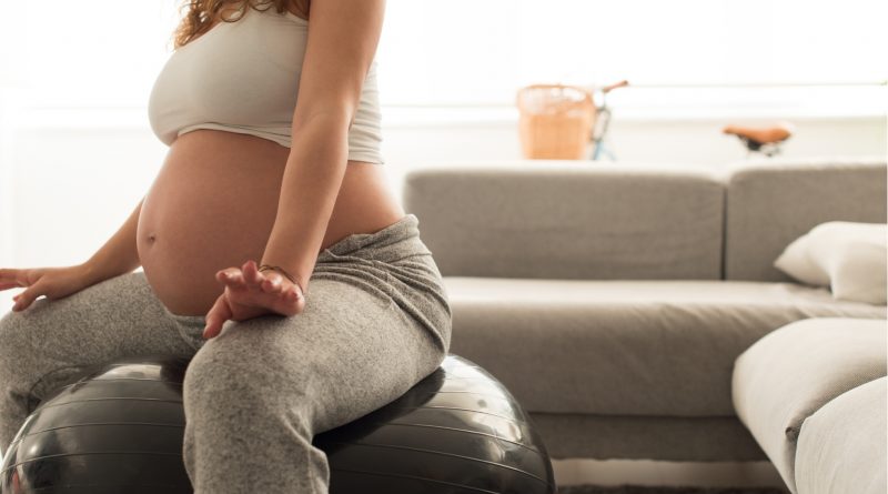 Ćwiczenia na piłce w ciąży – praktyczny przewodnik od pierwszego do trzeciego trymestru