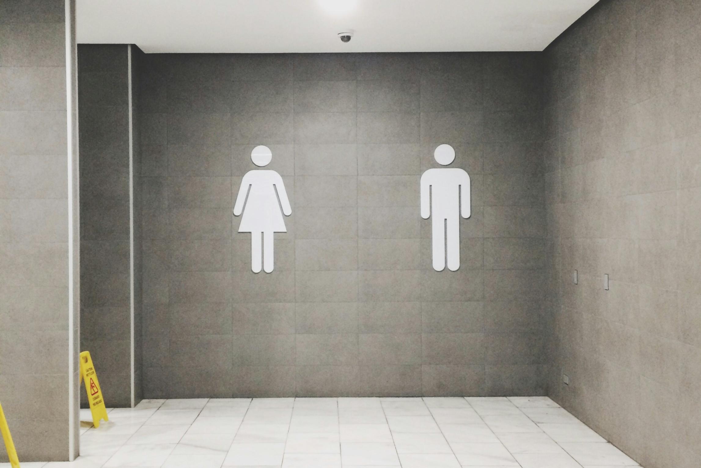 Objawy obecności drobnych złogów w pęcherzu – kiedy zgłosić się do urologa